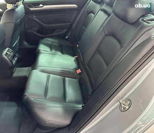 Volkswagen Passat 2019 - фото 12