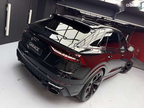 Audi RS Q8 2023 - фото 24