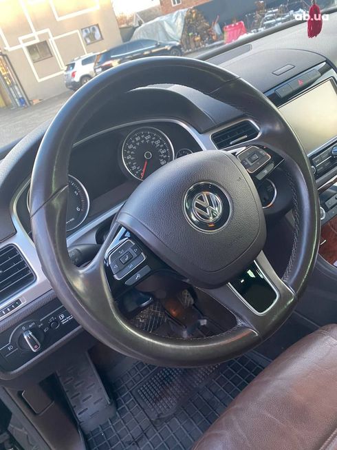 Volkswagen Touareg 2012 черный - фото 7