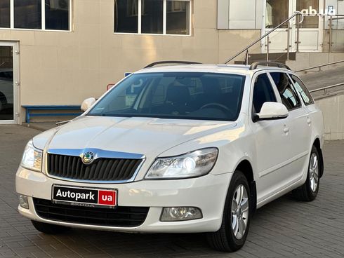 Skoda Octavia 2011 белый - фото 2