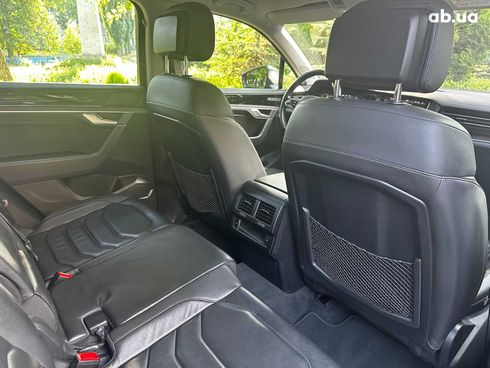 Volkswagen Touareg 2021 серый - фото 28
