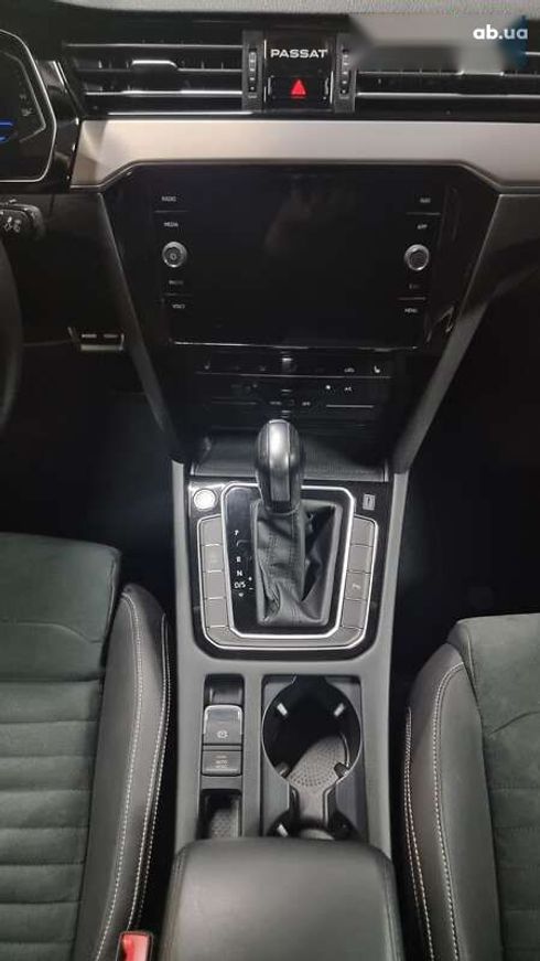 Volkswagen Passat 2022 - фото 8
