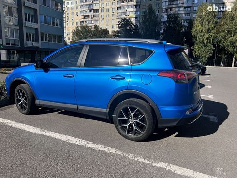 Toyota RAV4 2017 синий - фото 2