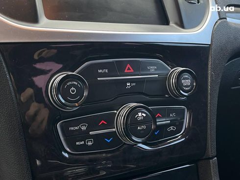 Chrysler 300 2018 черный - фото 119