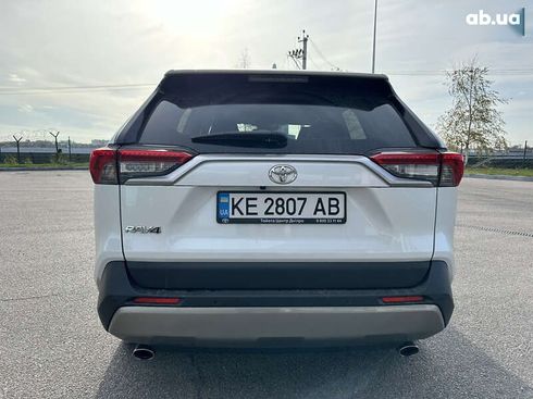 Toyota RAV4 2023 - фото 16