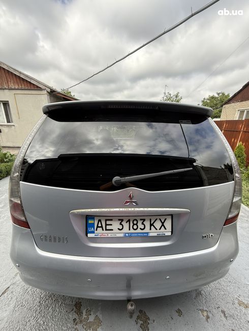Mitsubishi Grandis 2005 серебристый - фото 11