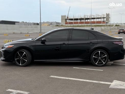 Toyota Camry 2020 черный - фото 4