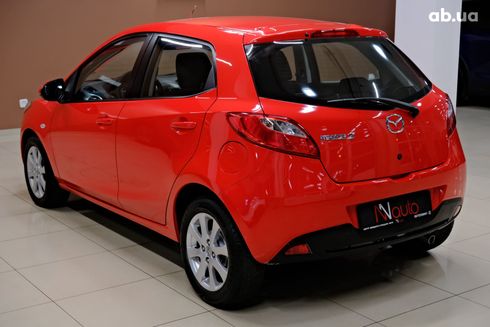 Mazda 2 2010 красный - фото 4