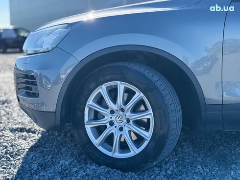 Volkswagen Touareg 2011 серый - фото 5
