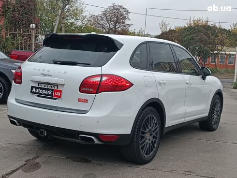 Porsche Cayenne 2014 белый - фото 7