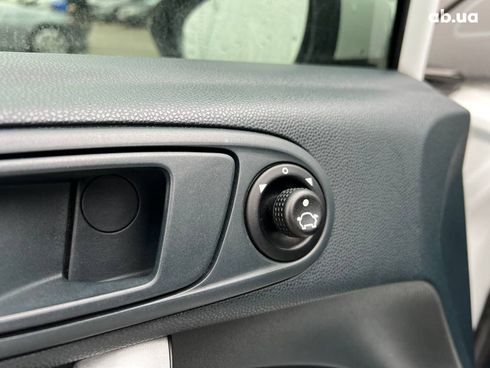 Ford Fiesta 2012 белый - фото 17