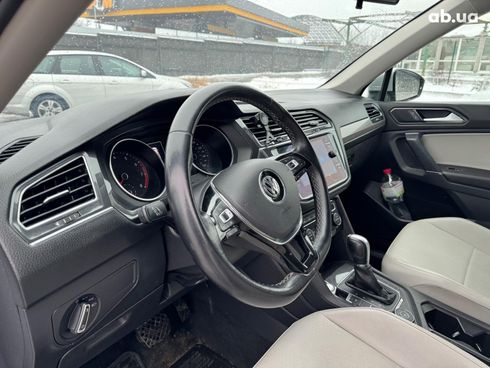 Volkswagen Tiguan 2018 белый - фото 18