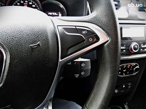 Renault Logan 2017 - фото 11