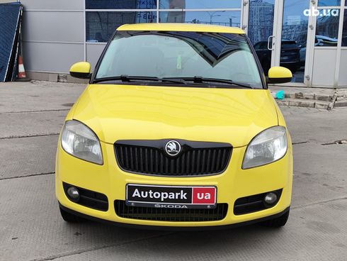 Skoda Fabia 2008 желтый - фото 3