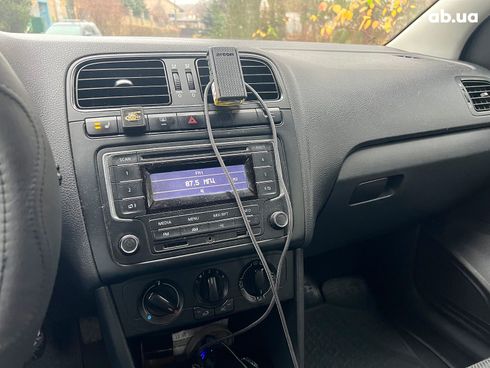 Volkswagen Polo 2013 бежевый - фото 41