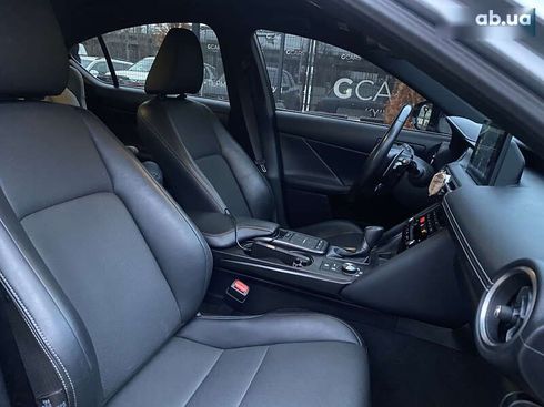 Lexus IS 2021 - фото 28