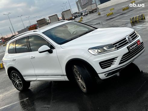 Volkswagen Touareg 2016 белый - фото 17