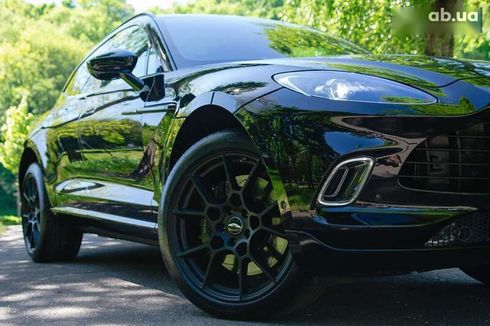 Aston Martin DBX 2021 - фото 9