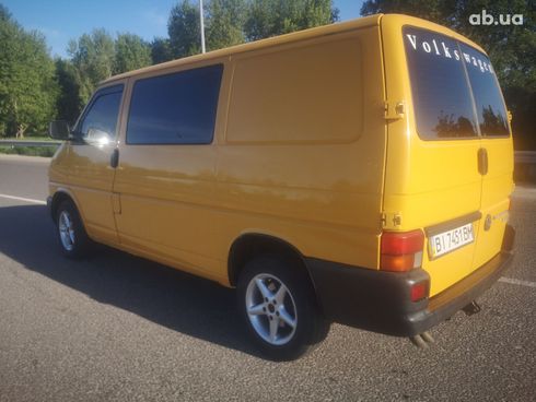 Volkswagen Transporter 2001 желтый - фото 8