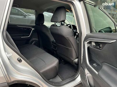 Toyota RAV4 2021 - фото 14