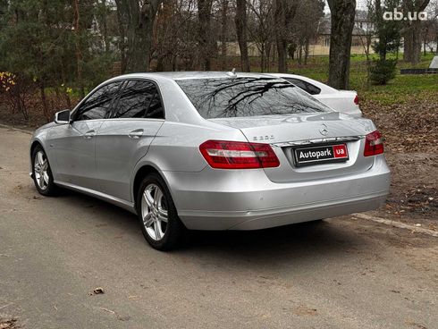 Mercedes-Benz E-Класс 2013 серый - фото 8