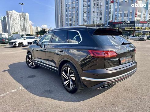 Volkswagen Touareg 2022 - фото 16