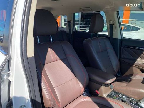 Mitsubishi Outlander 2018 - фото 27