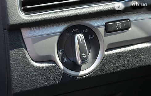 Volkswagen Passat 2018 - фото 17