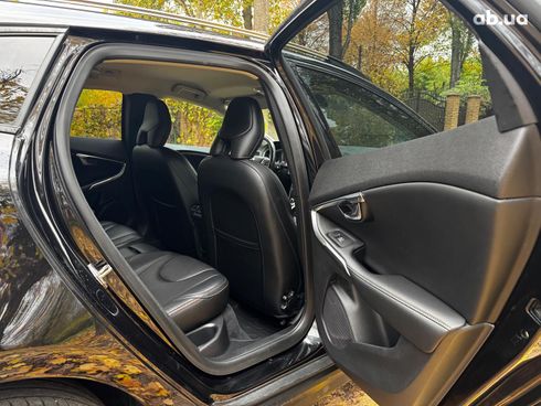 Volvo V40 2015 черный - фото 30