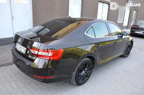 Skoda Superb 2016 - фото 12