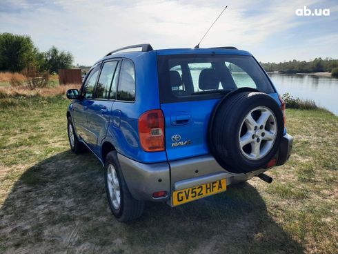 Toyota RAV4 2002 голубой - фото 4