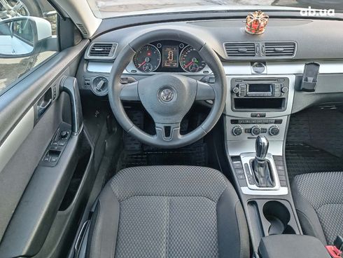 Volkswagen Passat 2012 белый - фото 27