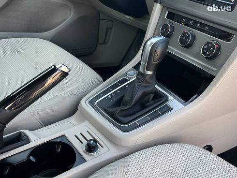 Volkswagen Golf Variant 2015 красный - фото 15