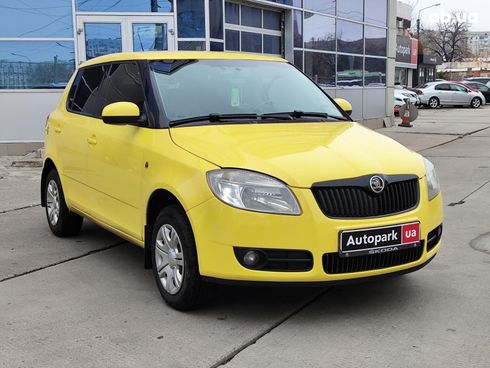 Skoda Fabia 2008 желтый - фото 3