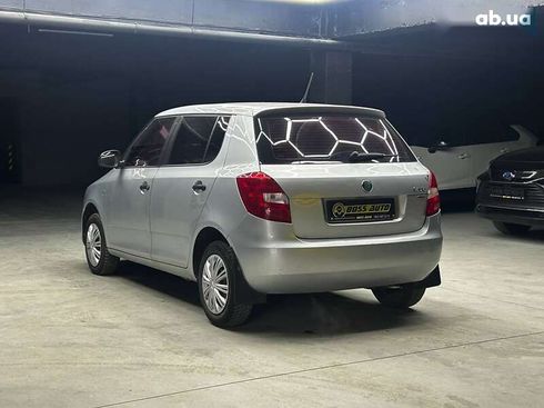 Skoda Fabia 2012 - фото 4