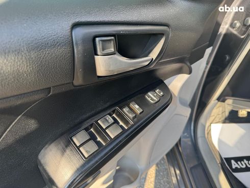 Toyota Camry 2012 серый - фото 16