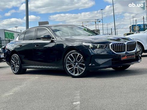 BMW 5 серия 2023 - фото 28