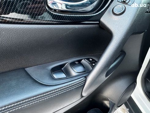 Nissan Rogue 2018 белый - фото 15