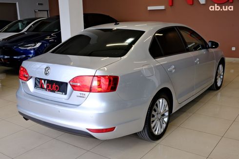 Volkswagen Jetta 2013 серебристый - фото 5