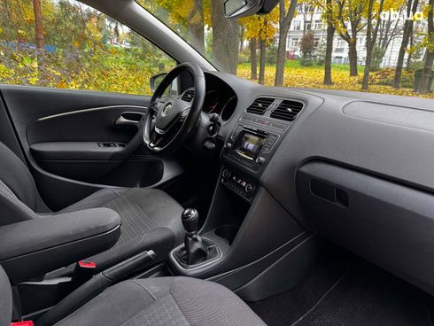 Volkswagen Polo 2015 белый - фото 29