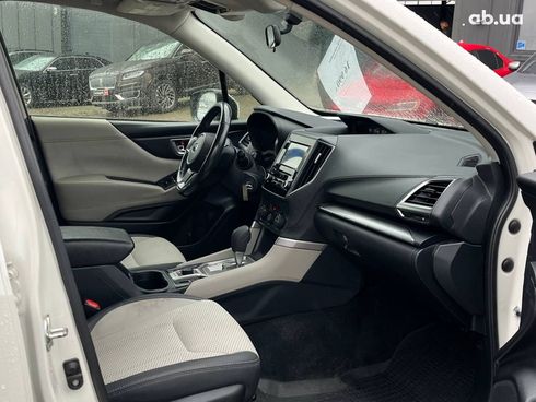Subaru Forester 2018 белый - фото 7