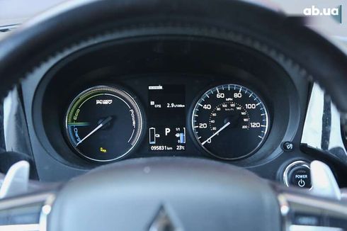 Mitsubishi Outlander 2017 - фото 16