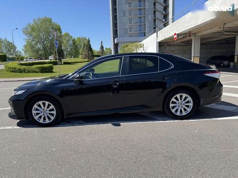 Toyota Camry 2020 - фото 9