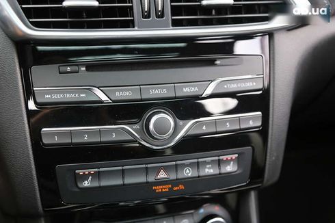 Infiniti Q30 2016 - фото 21