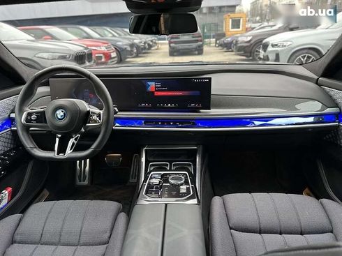 BMW i7 2023 - фото 28