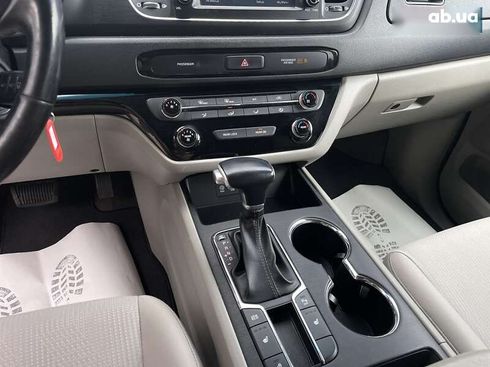 Kia Sedona 2018 - фото 18