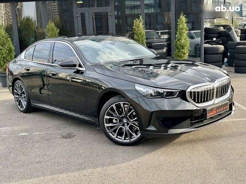 BMW 5 серия 2023 - фото 3