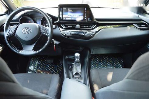 Toyota C-HR 2017 - фото 21