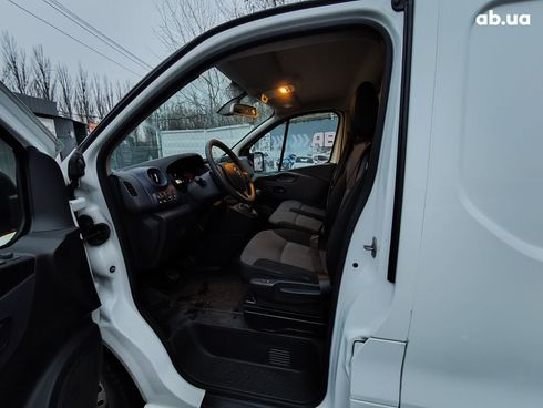 Opel Vivaro 2017 белый - фото 9