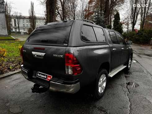 Toyota Hilux 2017 серый - фото 12